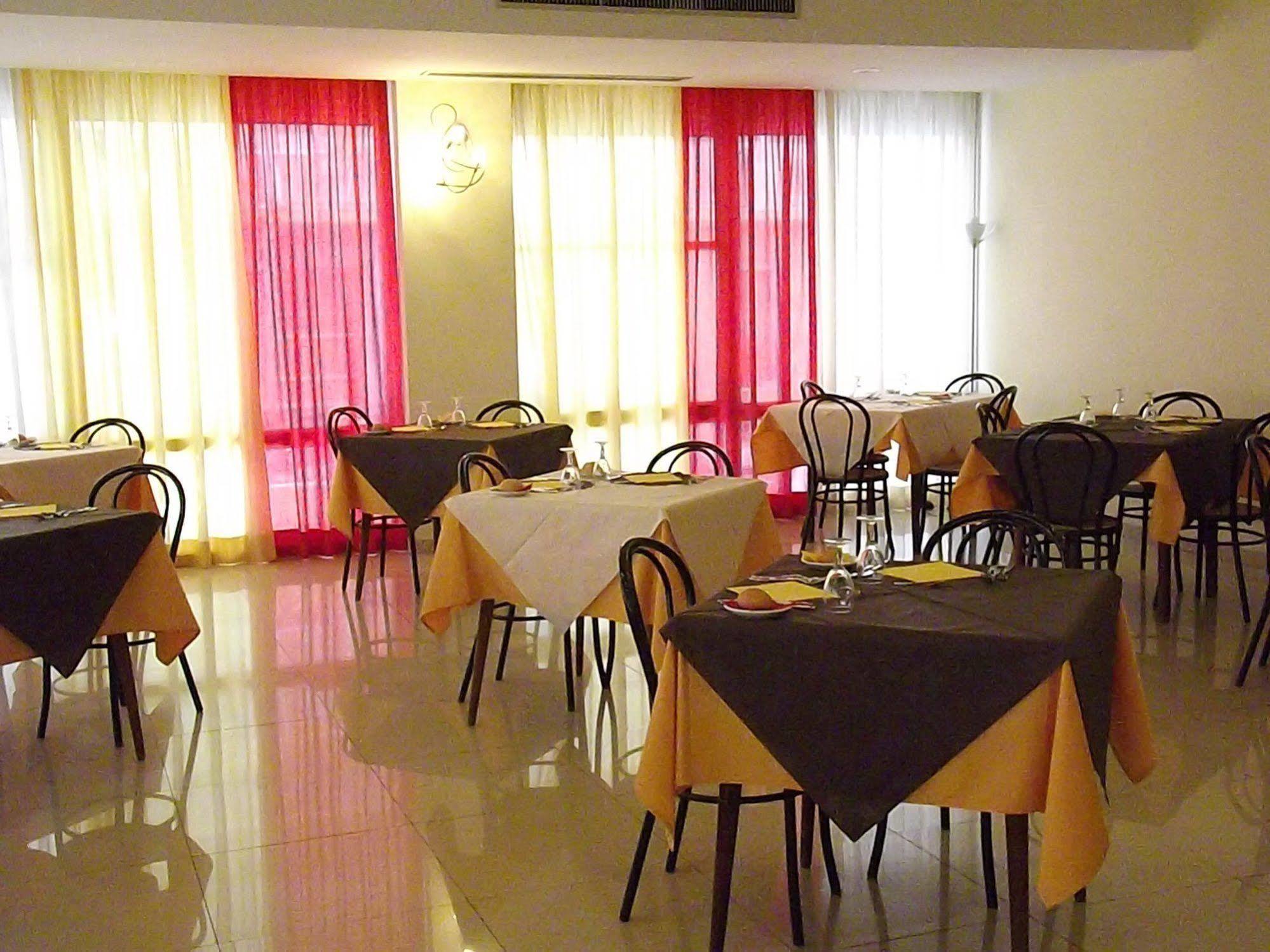 בלריה-איגאה מרינה Hotel Mimosa מראה חיצוני תמונה